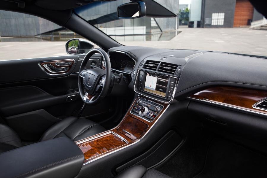 Интерьер Lincoln Continental 3.0T AWD 2016 года  (CN) (фото 6 из 40)